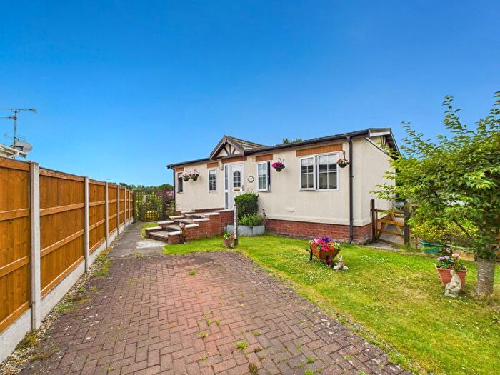 2 Bedroom Mobile/park Home For Sale In Severn Gorge Park, Madeley, Telford, Shropshire., TF7