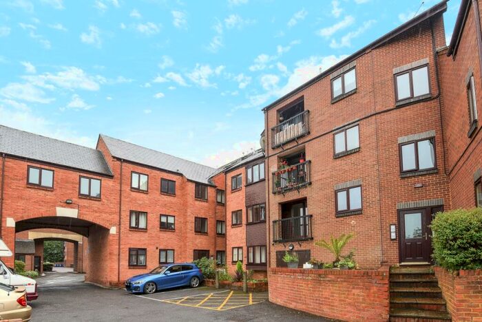 2 Bedroom Flat For Sale In Britannia Road, Banbury, OX16