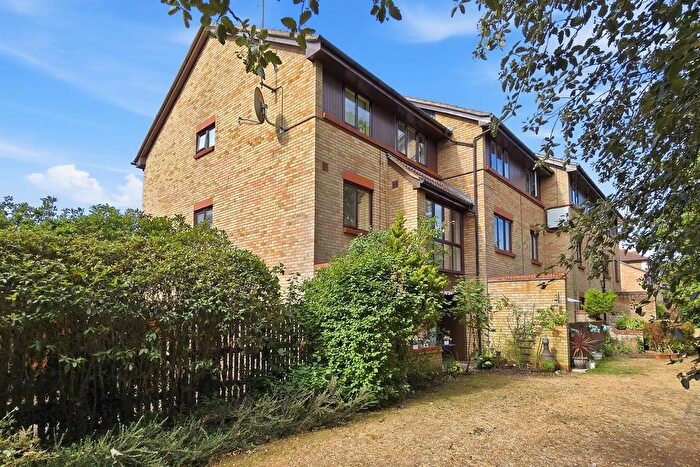 1 Bedroom Flat For Sale In King Arthur Court, Cheshunt, EN8