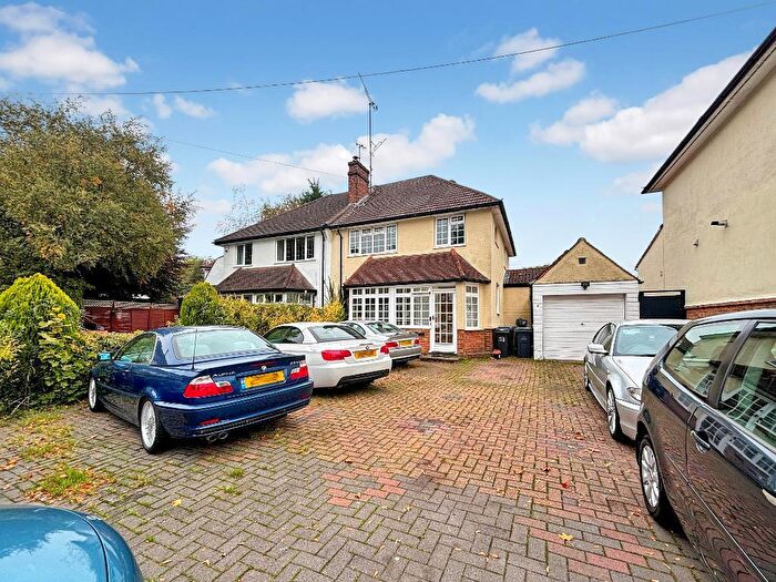 3 Bedroom Semi-Detached House For Sale In Crest Road, South Croydon, CR2