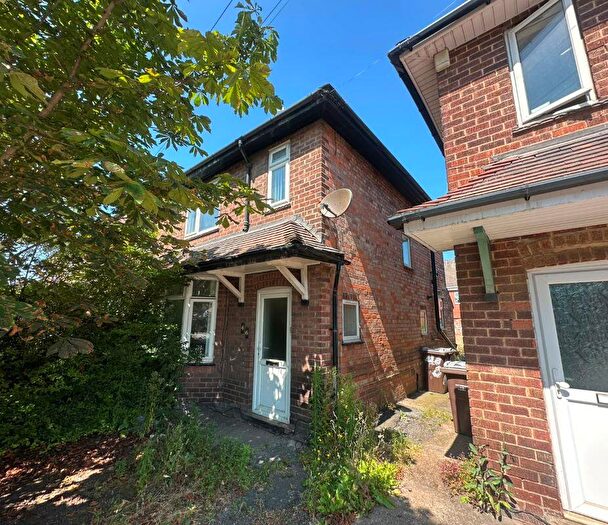 3 Bedroom Semi Detached House For Sale In Beeston Road, Nottingham, NG7