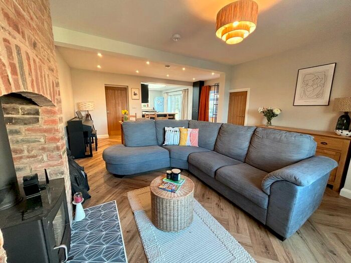 3 Bedroom House To Rent In Beeston Pathway, Chester, CH4