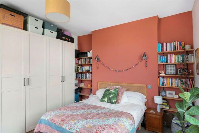 2 Bedroom Apartment For Sale In Woodland Road, London, SE19