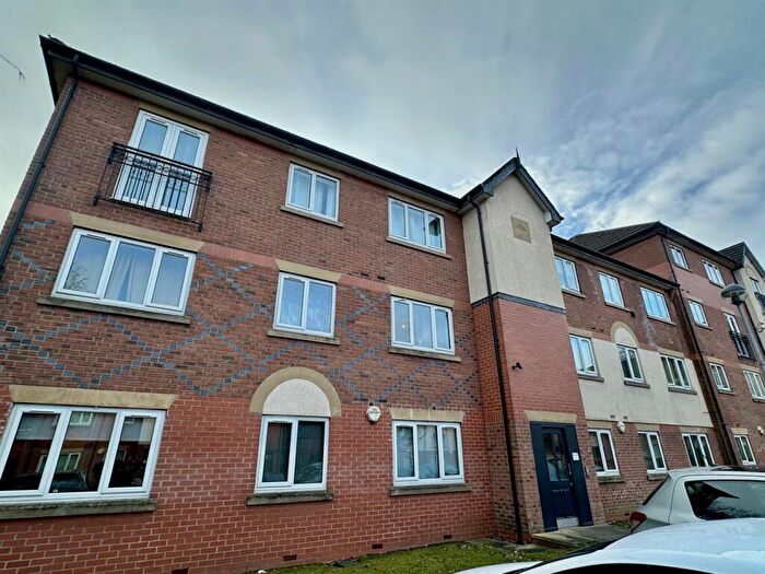 2 Bedroom Flat To Rent In Victoria Court, Victoria Lane, Whitefield, M45