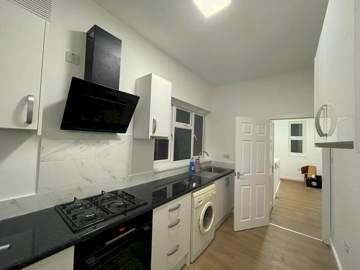3 Bedroom Flat To Rent In Abbey Lane, Leicester, LE4