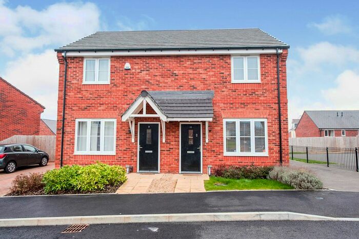 2 Bedroom Semi-Detached House For Sale In Darke Croft, Evesham, Worcestershire, WR11