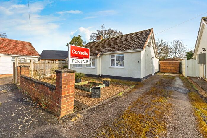2 Bedroom Detached Bungalow For Sale In Steeds Close, Kingsnorth, Ashford, TN26