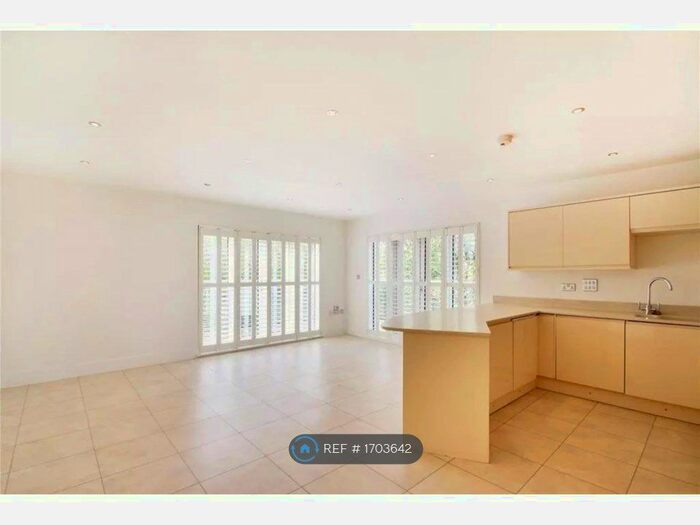 2 Bedroom Flat To Rent In Mount Harry Road, Sevenoaks, TN13