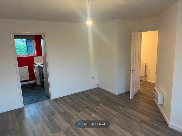 1 Bedroom Flat To Rent In St. Albans Road, Hersden, Canterbury CT3