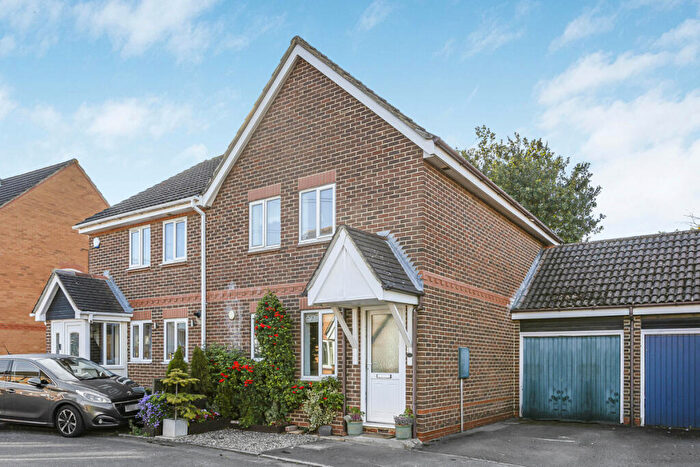 3 Bedroom Semi-Detached House For Sale In Humber Close, Didcot, OX11