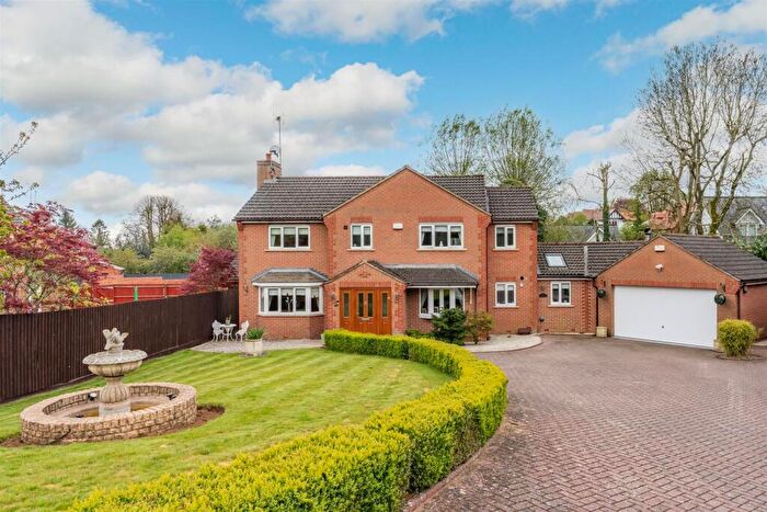 4 Bedroom Detached House For Sale In Beech Close, Desborough, Kettering, NN14