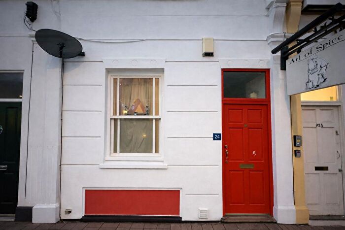 3 Bedroom Flat To Rent In Balls Pond Road, London, N1