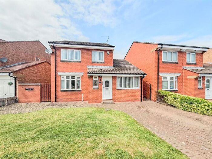 4 Bedroom Detached House For Sale In Crossfield Park, Windy Nook, Gateshead, NE10