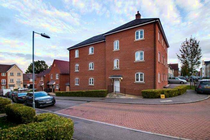 2 Bedroom Flat To Rent In Abbess Terrace, Loughton, IG10