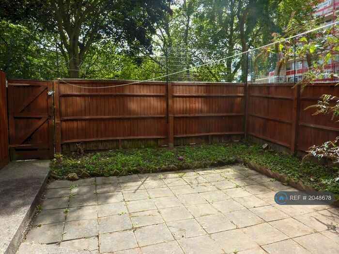 4 Bedroom Maisonette To Rent In Earlsferry Way, London, N1