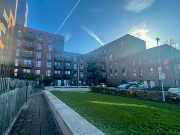 1 Bedroom Flat To Rent In Hammonds Court, Watermill Lane, Edmonton, London, N18