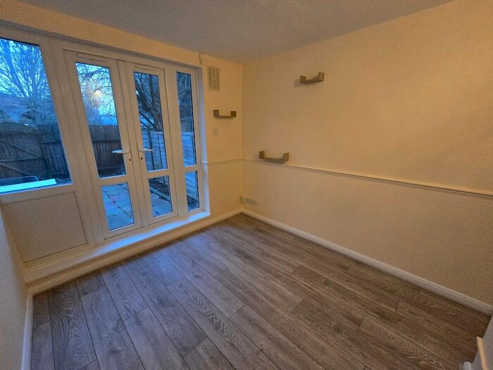 4 Bedroom Maisonette To Rent In Caxton Grove, London, E3