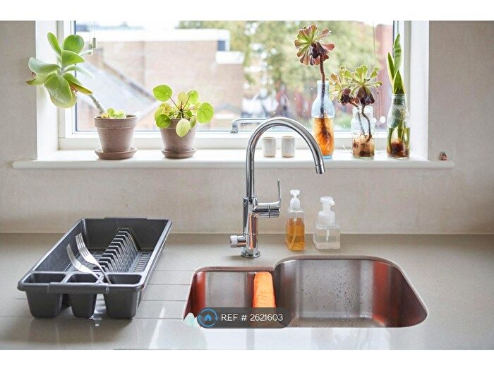 2 Bedroom Flat To Rent In Charles Allen House, London, EC1R