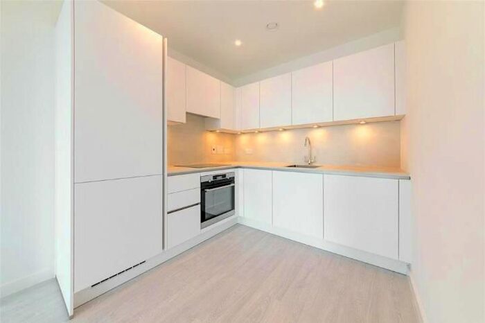 1 Bedroom Flat To Rent In Farine Avenue, Hayes, UB3