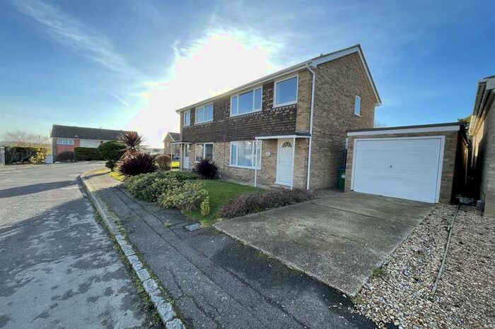 2 Bedroom House To Rent In Bramber Close, Peacehaven, BN10