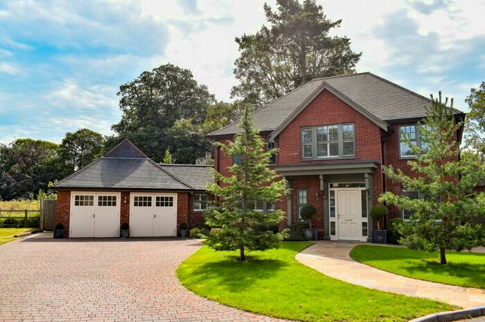 4 Bedroom Detached House For Sale In Admiral Place, Winkton, Christchurch, BH23