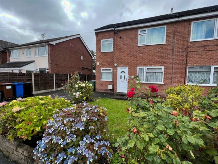 2 Bedroom House To Rent In Hayburn Road, Stockport, SK2