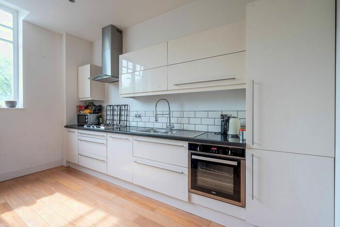 2 Bedroom Flat To Rent In West Hill, West Hill, London, SW15