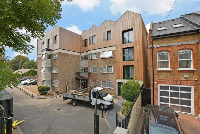 2 Bedroom Flat For Sale In Valentines Road, Ilford, Essex, IG1