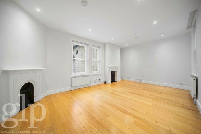 2 Bedroom Flat To Rent In Long Acre, Covent Garden, WC2E