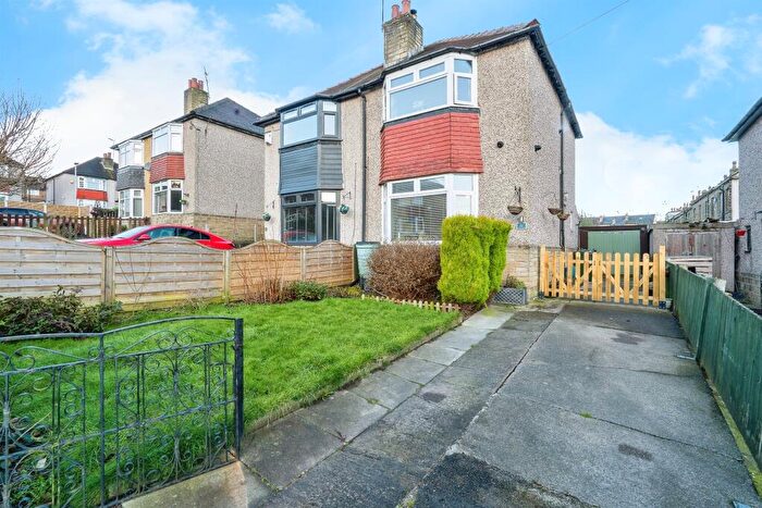 2 Bedroom Semi-Detached House For Sale In Warneford Rise, Cowlersley, Huddersfield, HD4