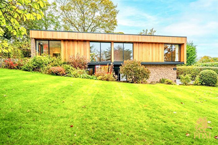 3 Bedroom Detached House For Sale In Fern Close, Bramcote, Nottingham, NG9