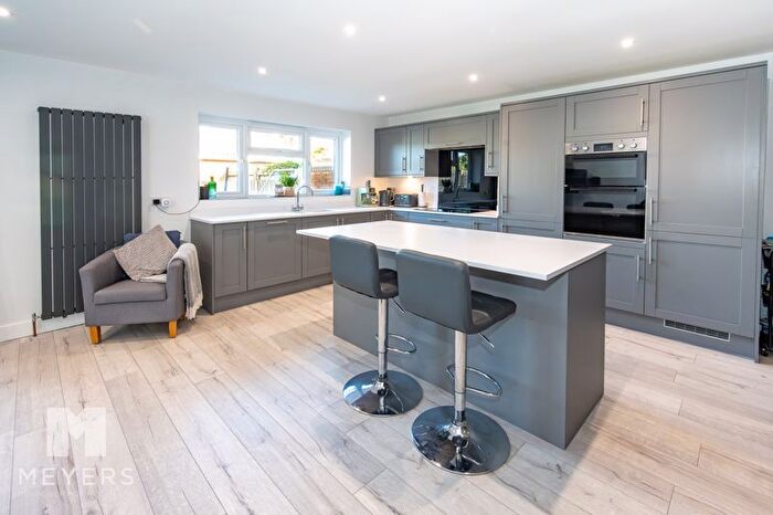 2 Bedroom Bungalow For Sale In Kestrel Court, Ringwood, BH24