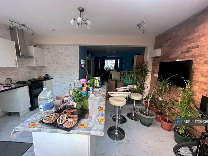 3 Bedroom Semi-Detached House To Rent In Derby Avenue, Harrow, HA3