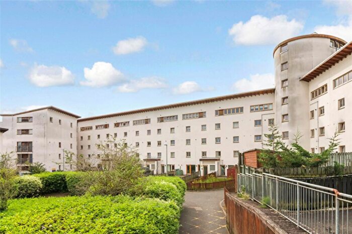 4 Bedroom Flat For Sale In Lochburn Gate, Maryhill, Glasgow, G20