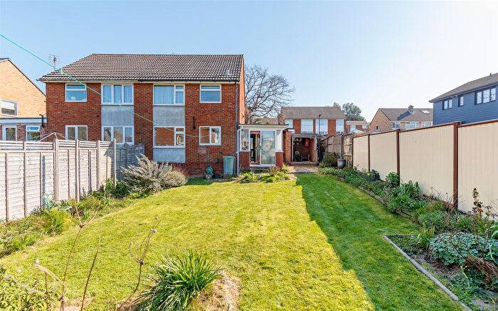 3 Bedroom Semi-Detached House For Sale In Oak Tree Way, East Cowes, PO32