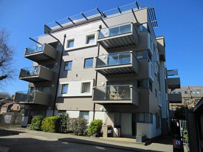 2 Bedroom Apartment To Rent In Plaza, Southend On Sea, SS1