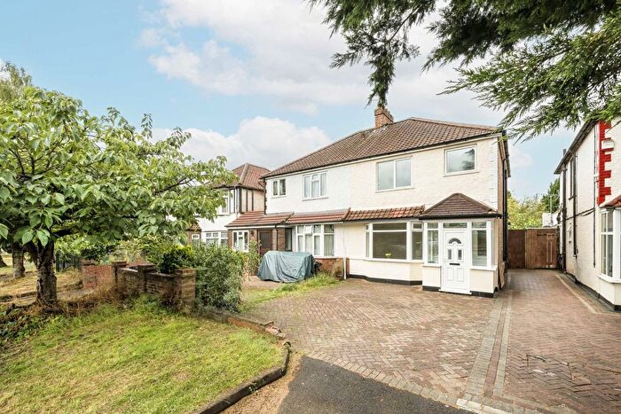 4 Bedroom Semi-Detached House To Rent In Watford Way, London, NW4