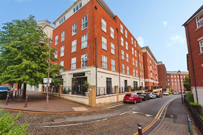 3 Bedroom Flat For Sale In Waterside, Shirley, Solihull, B90
