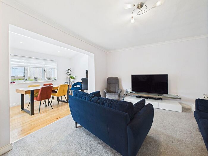 4 Bedroom Semi-Detached House For Sale In Vicarage Close, Nottingham, NG5