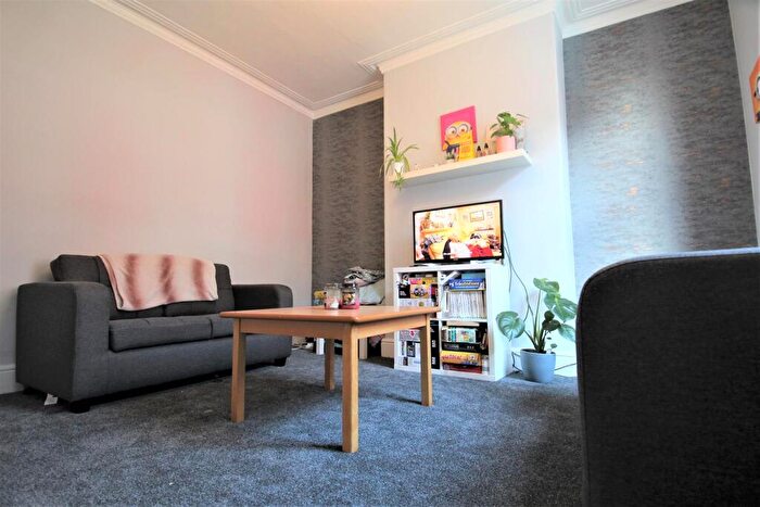 4 Bedroom Terraced House To Rent In Welton Place, Hyde Park, Leeds, LS6