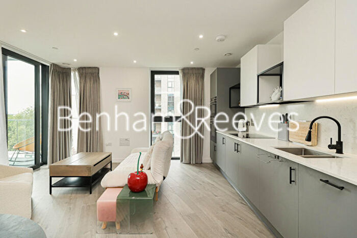 1 Bedroom Apartment To Rent In Willowbrook House, Coster Avenue, Woodberry Down, N4