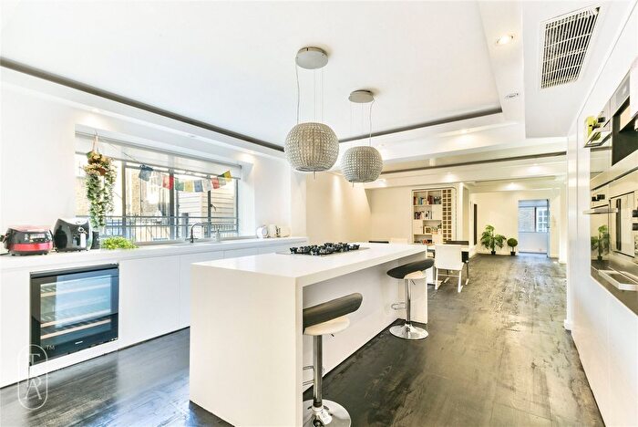 3 Bedroom Flat To Rent In Princelet Street, London, E1