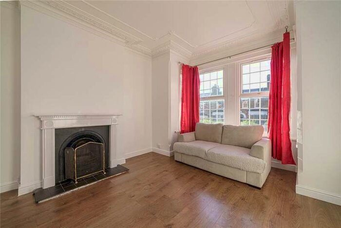2 Bedroom Flat To Rent In Belvoir Road, East Dulwich, London, SE22