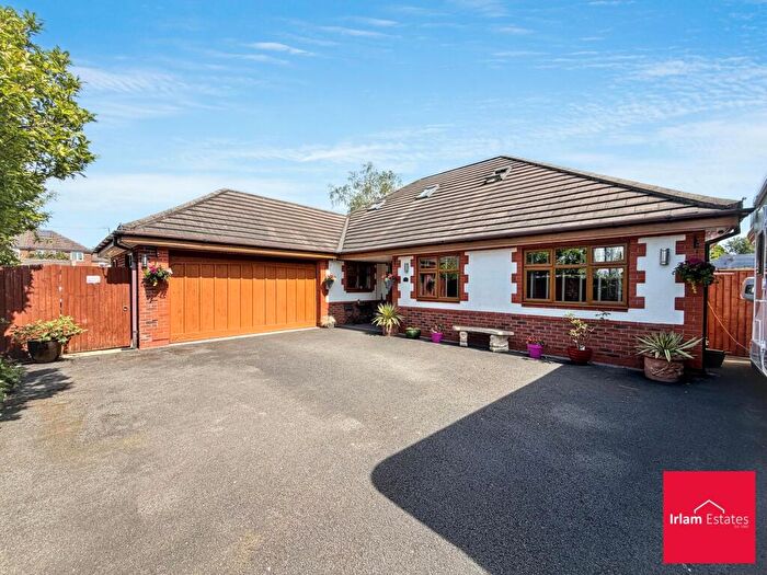 6 Bedroom Detached House For Sale In New Moss Road, Cadishead, M44