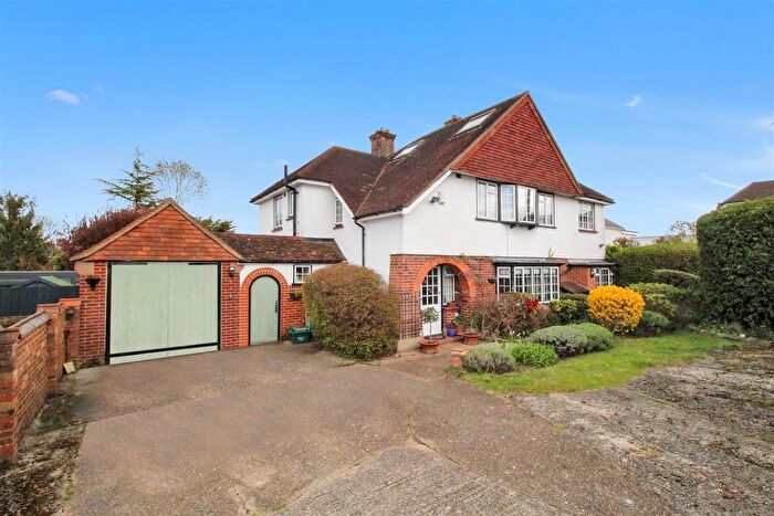 5 Bedroom Detached House For Sale In Windmill Lane, Epsom, KT17