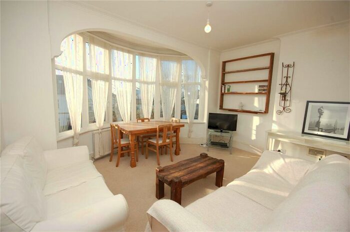 2 Bedroom Apartment To Rent In Holly Park, Finchley, N3