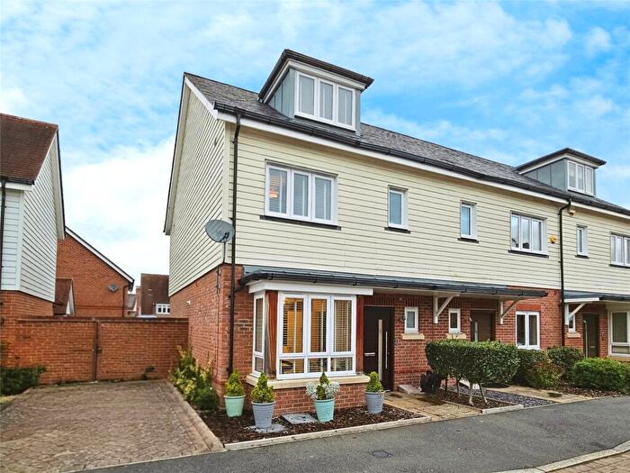 3 Bedroom Semi Detached House For Sale In Foxtails, Fleet, Hampshire, GU51