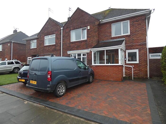 4 Bedroom Semi-Detached House For Sale In Linden Road, Seaton Delaval, NE25