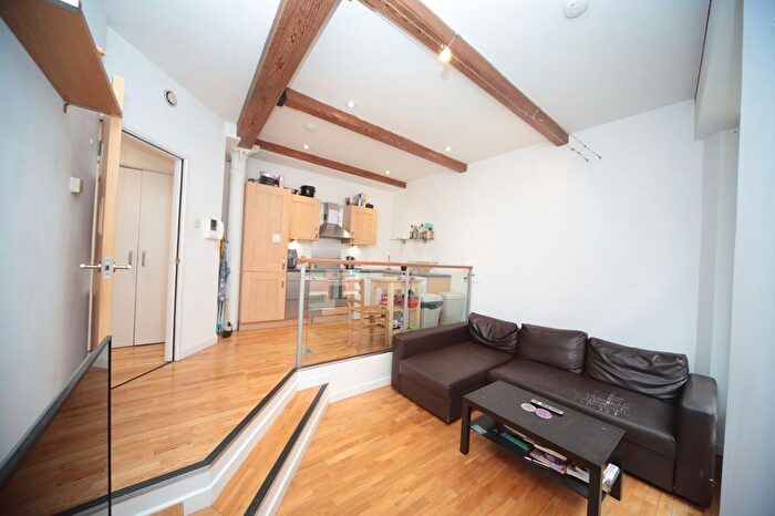 2 Bedroom Flat To Rent In Princess Street, Manchester, M1