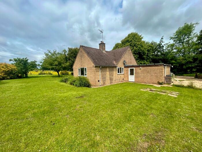 3 Bedroom Bungalow To Rent In North Cerney, Cirencester, Gloucestershire, GL7
